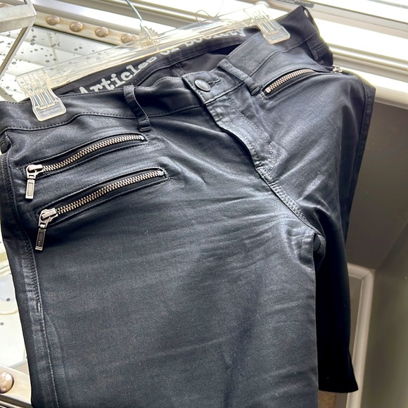 Size 29 Articles of Society black jeans with a sheen coating. - Picture 4 of 4
